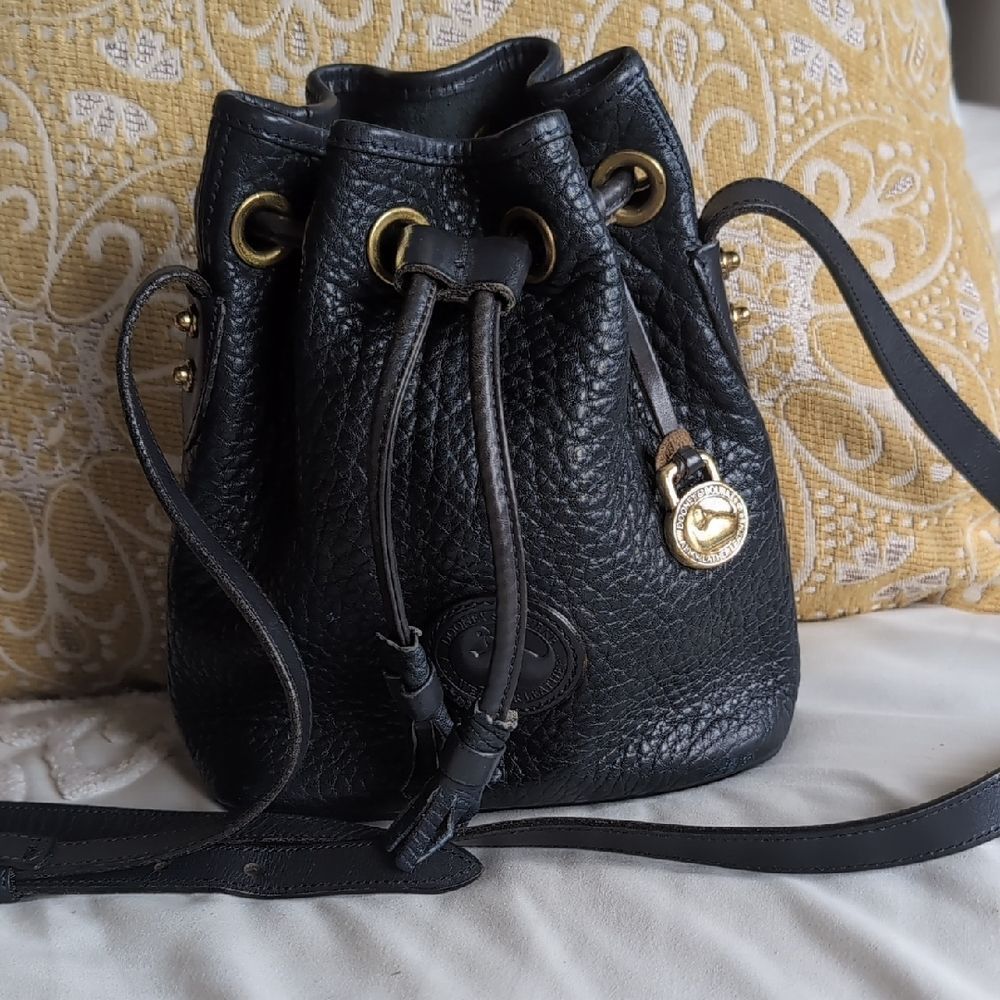 Vintage Classic Navy Blue Dooney & Bourke Drawstring Crossbody Demi Bucket Bag
